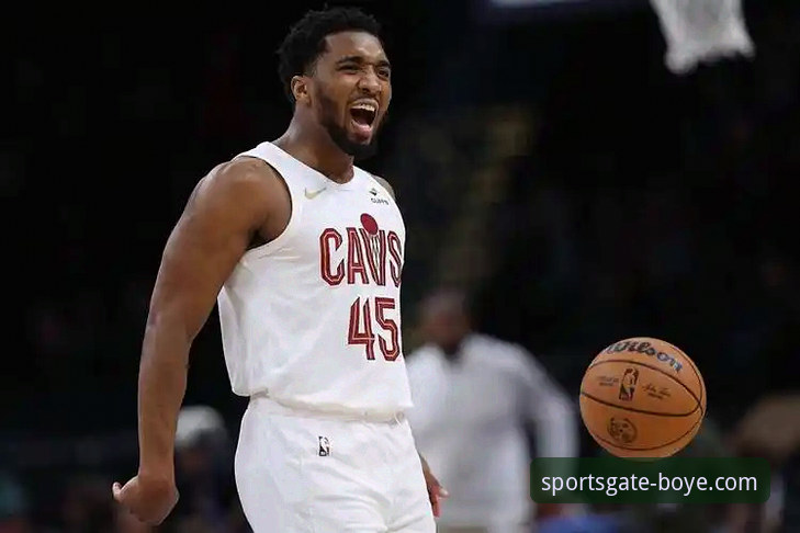 骑士vs魔术136-131激战深度解析：米切尔42分定乾坤，连胜背后的攻防博弈